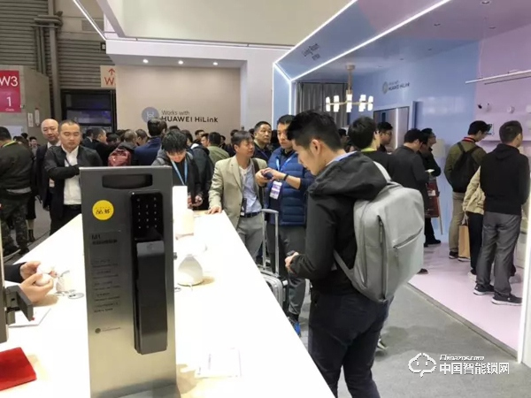 華為攜HiLink品多智能鎖亮相AWE，強(qiáng)勢布局智能家居領(lǐng)域