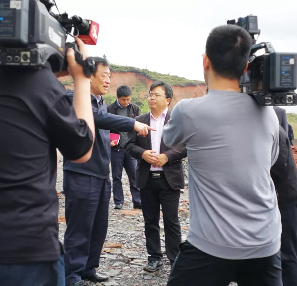 青松沃德智能鎖迎接江西省委書記劉奇考察指芯總部科技園